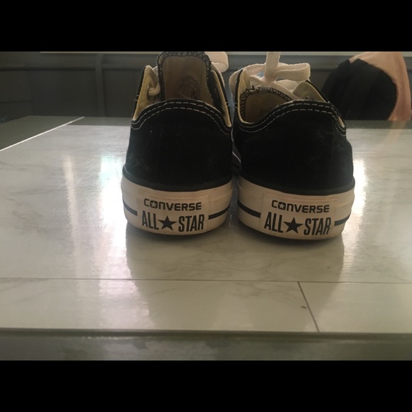 Black and white converse women’s size 6 - Picture 3 of 3